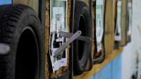 Уже вторую неделю ребята из Москвы тренируются в центре "Витязь" в секции "Спортивное метание ножей"