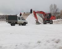 Снежную горку у храма сделали выше