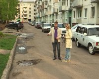 На Строителей, 8 расширяют внутриквартальный проезд