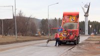 Сегодня дорожники КБУ продолжили ямочный ремонт, начатый в понедельник
