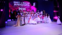 Обладатели Гран-при фестиваля элегантности национальной культуры и таланта "Мисс и Мистер Зеленогорск 2024" - Анастасия Штуренкова и Алексей Юртин