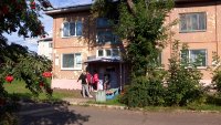 Старый клён стучит в окно