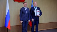 В честь Дня органов местного самоуправления глава города вручил награды муниципальным служащим