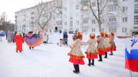 В зеленогорских дворах начали дружно встречать весну