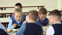 Бесплатное горячее питание в н/классах появится после изменения закона