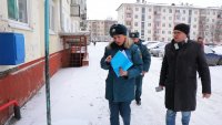 Пожарные обходят квартиры с газовым оборудованием